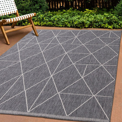 Bristol Reversible Indoor / Outdoor Rug - Grey Geometric in outdoor setting