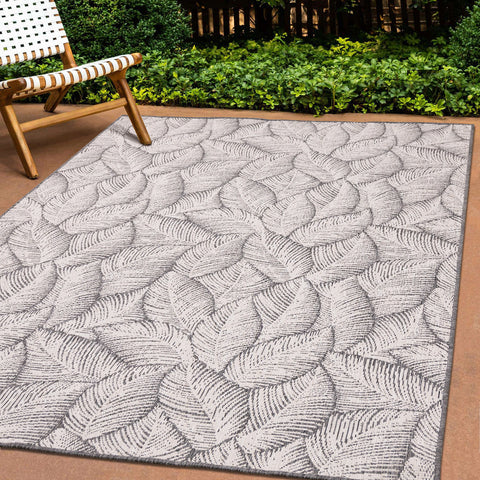 Bristol Reversible Indoor / Outdoor Rug - Leaves in outdoor setting