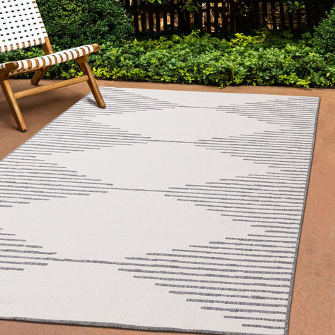  Bristol Reversible Indoor / Outdoor Rug - Diamond in outdoor setting on patio