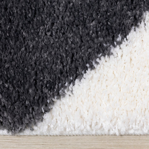 Fergus Shag Rug - Grey Triangles side detail