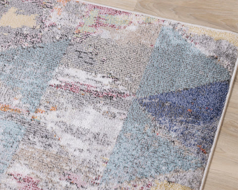 Fresco Distressed Rug - Triangles corner