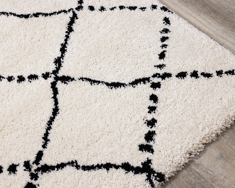  Maroq Shag Rug - Black & White Diamonds corner