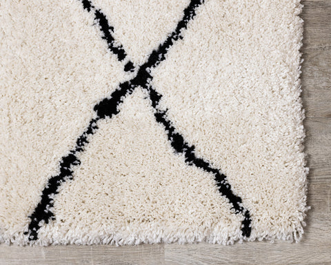  Maroq Shag Rug - Black & White Diamonds corner detail