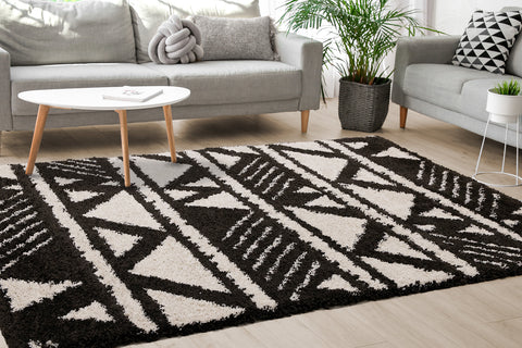 Maroq Shag Rug - Black Peaks in living room setting