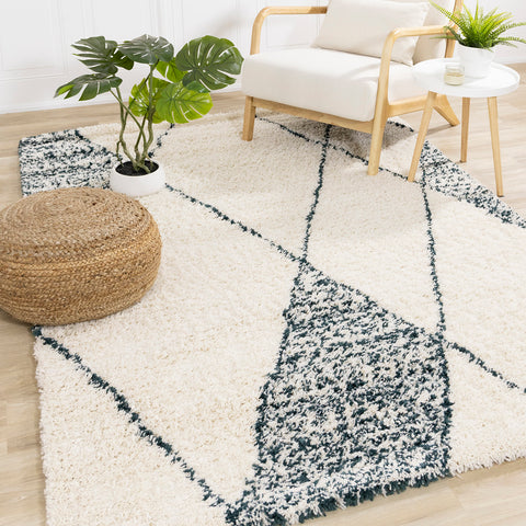 Rondo Distressed Rug - Diamonds in living room setting