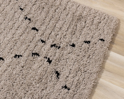 Rondo Rug - Black Diamond Stitch corner