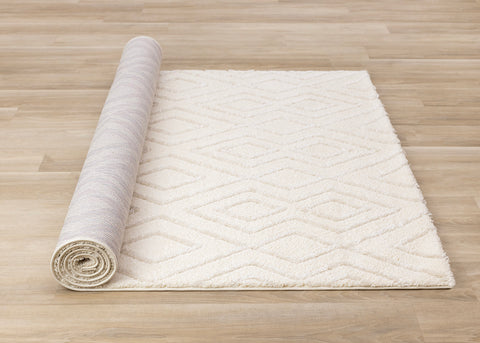 Sully Rug - Beige Diamonds roll on floor